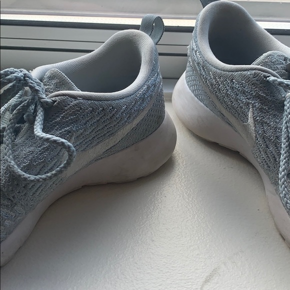 Nike Flyknit Roshe’s - Picture 3 of 3